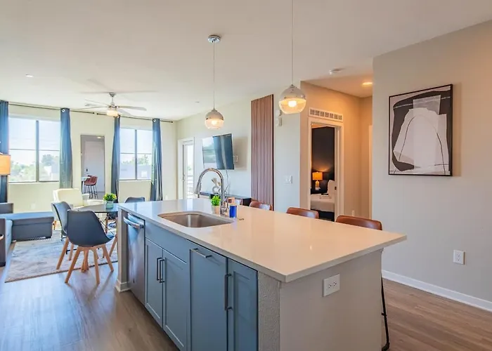 Convenient 1br Uptown Biltmore Gym Pool Parking Phoenix