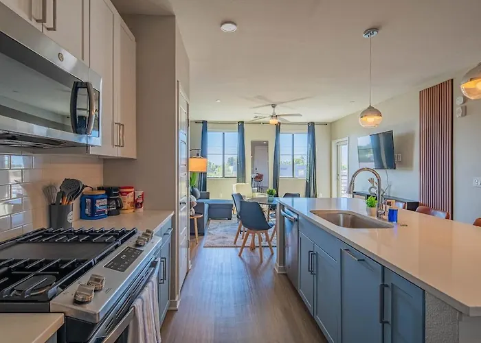 Convenient 1br Uptown Biltmore Gym Pool Parking Apartament Phoenix