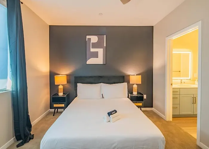 Convenient 1br Uptown Biltmore Gym Pool Parking * Phoenix