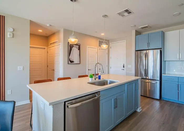 Apartment Convenient 1br Uptown Biltmore Gym Pool Parking