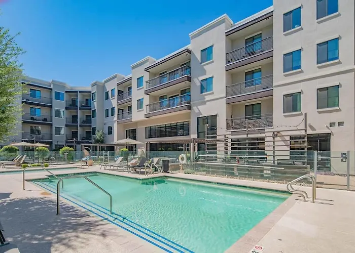 Apartment Convenient 1br Uptown Biltmore Gym Pool Parking
