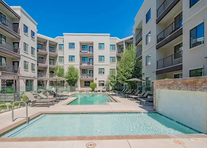 Apartment Convenient 1br Uptown Biltmore Gym Pool Parking