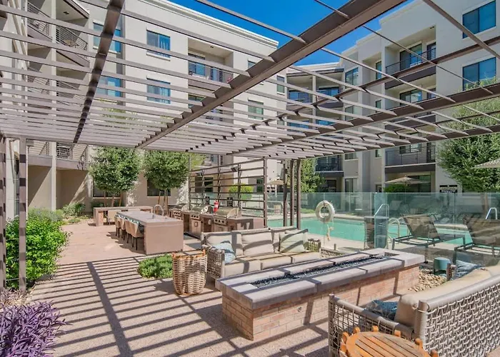 Convenient 1br Uptown Biltmore Gym Pool Parking Apartment Phoenix