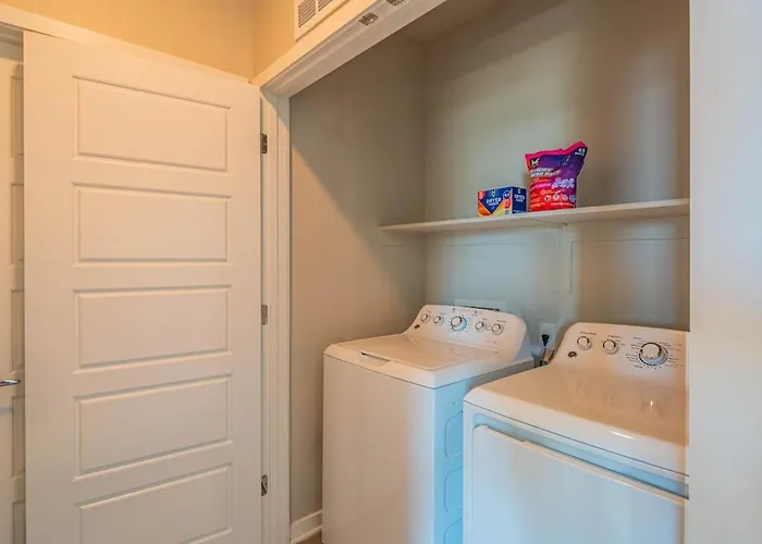 Convenient 1br Uptown Biltmore Gym Pool Parking * Phoenix