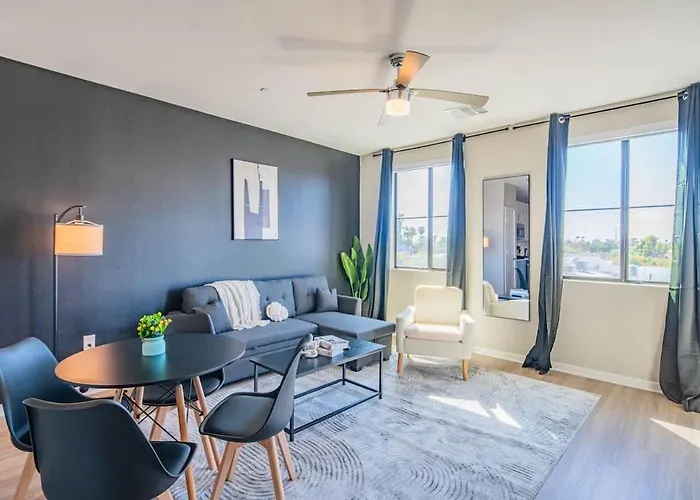 Convenient 1br Uptown Biltmore Gym Pool Parking *