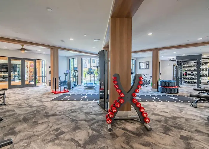 Convenient 1br Uptown Biltmore Gym Pool Parking * Phoenix