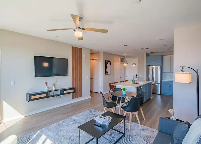 Apartment Convenient 1br Uptown Biltmore Gym Pool Parking *