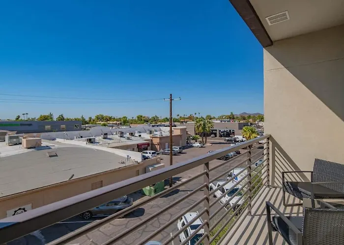 Convenient 1br Uptown Biltmore Gym Pool Parking Apartament Phoenix