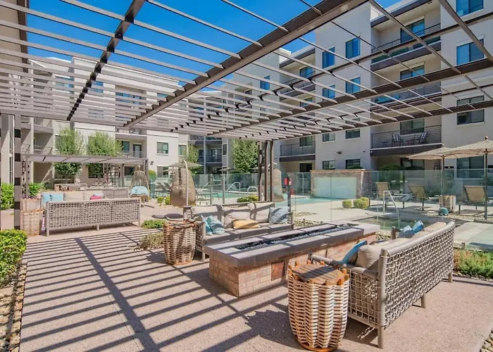 Convenient 1br Uptown Biltmore Gym Pool Parking